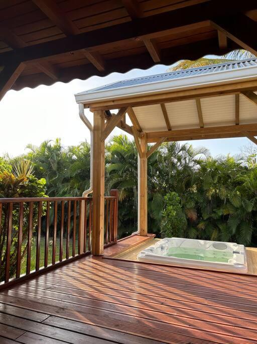Bungalow Avec Jacuzzi Privatif Villa Sainte-Rose Eksteriør bilde