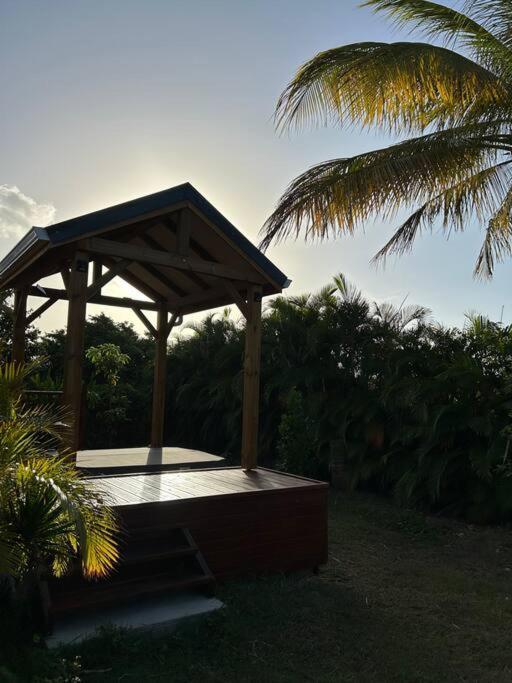 Bungalow Avec Jacuzzi Privatif Villa Sainte-Rose Eksteriør bilde