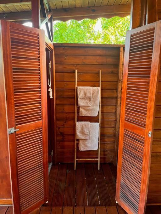 Bungalow Avec Jacuzzi Privatif Villa Sainte-Rose Eksteriør bilde